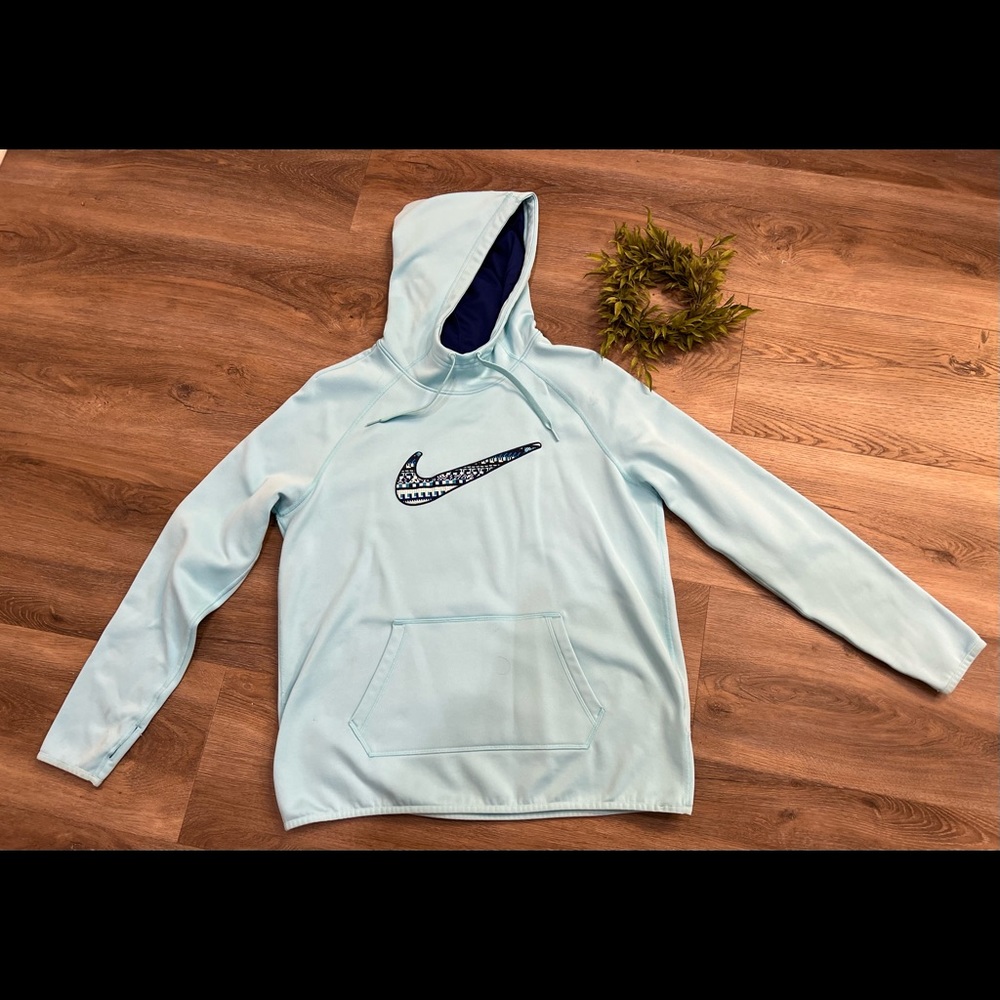 Women’s Nike Therma – fit hoodie, large